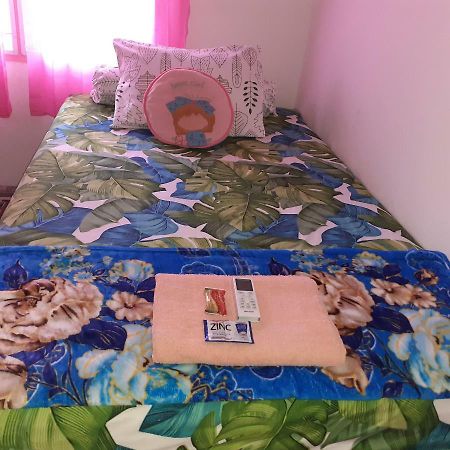 Almira Homestay Near Airport ジャンビ エクステリア 写真