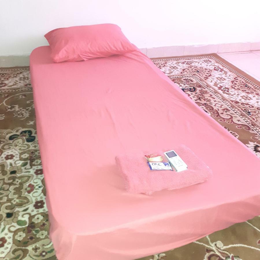 Almira Homestay Near Airport ジャンビ エクステリア 写真